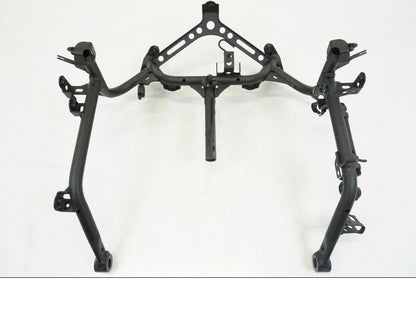 Snett nerifrån på Toppkåpstag från en Kawasaki NINJA 400 -2020 motorcykel.