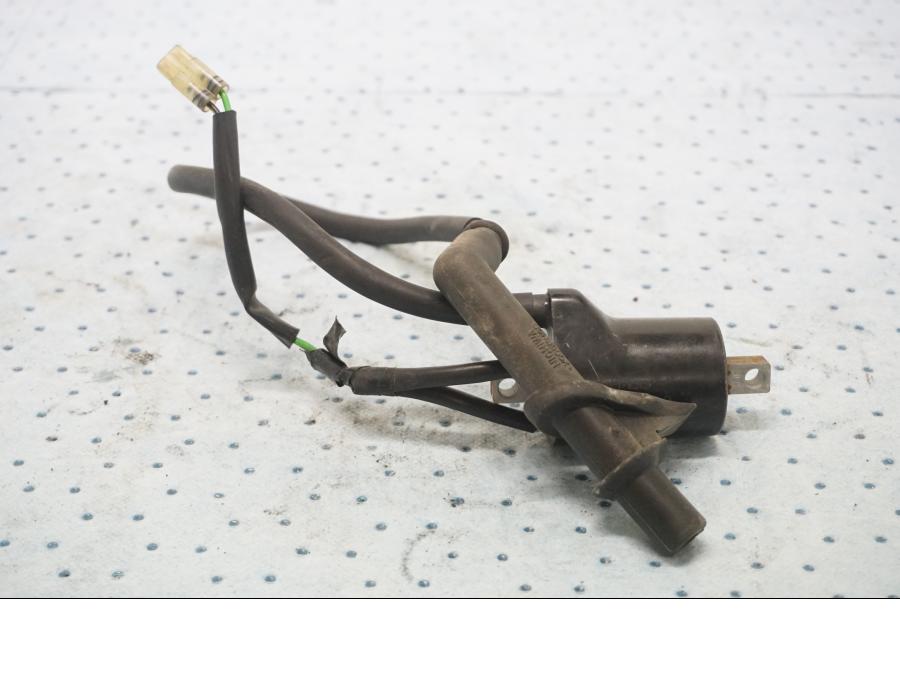 Framsidan på Tändspole från en Honda VTR 1000 F -1997 motorcykel.