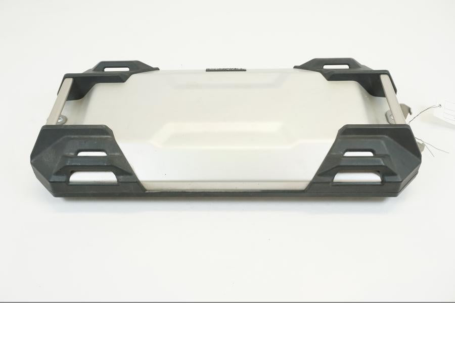 Framsidan på Sidoväska från en KTM 950 Adventure -2018 motorcykel.