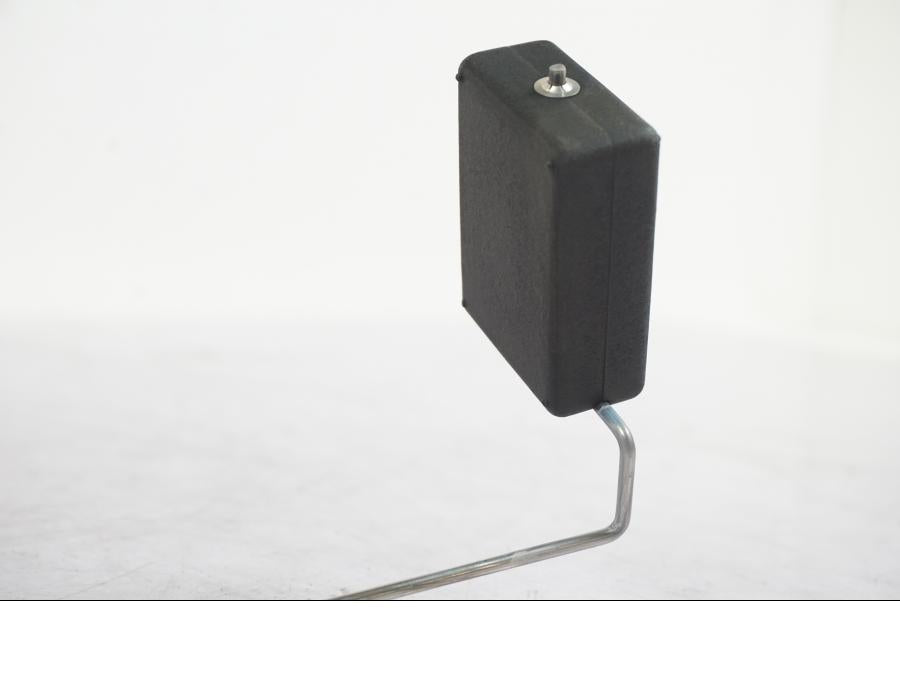 Snett nerifrån på Bensintankgivare från en Suzuki GSX 1300 RX -1999 motorcykel.