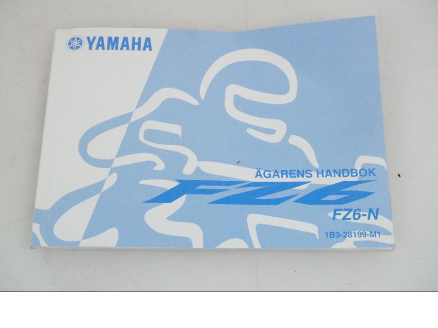 Framsidan på Instruktionsbok från en Yamaha FZ6-N -2005 motorcykel.