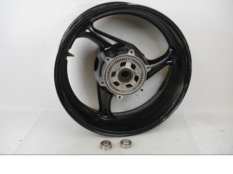 Framsidan på Fälg från en Suzuki GSX 1300 R -2017 motorcykel.