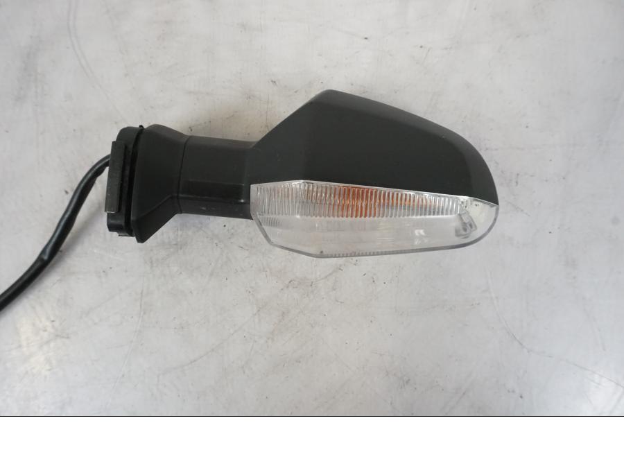 Baksidan på Blinkers från en Kawasaki Z 800 -2014 motorcykel.