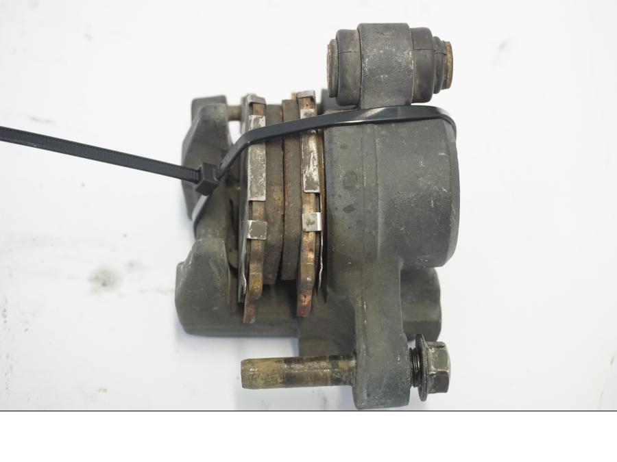 Vänster sida på Bromsok från en Suzuki DL 1000 -2003 motorcykel.