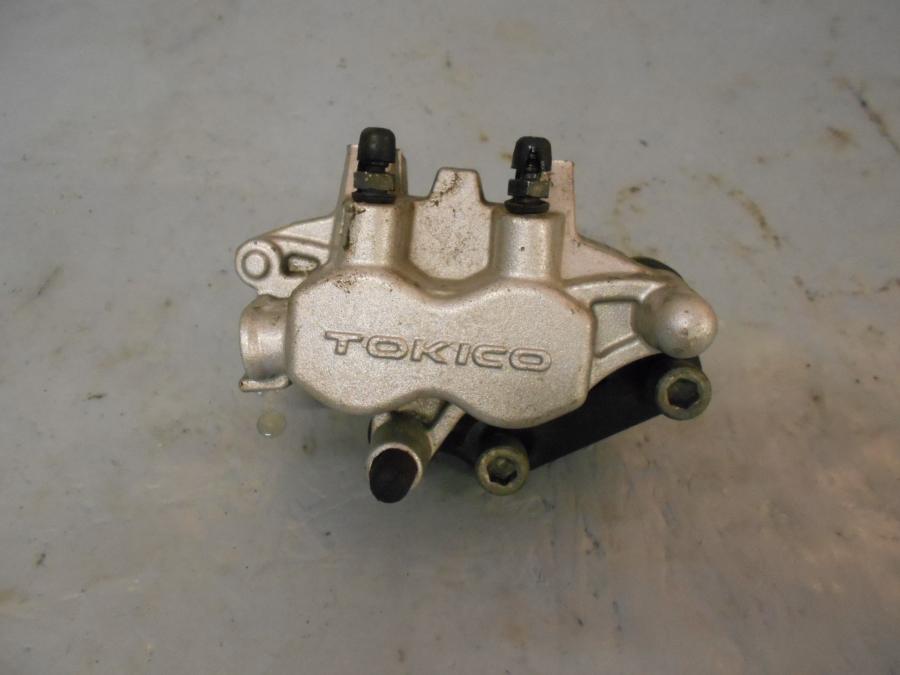 Framsidan på Bromsok från en Kawasaki VN 1600 Mean Streak -2007 motorcykel.