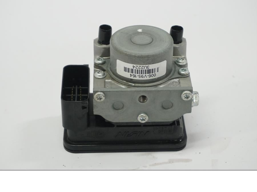 Baksidan på ABS Modulator från en Kawasaki Z 900 -2019 motorcykel.