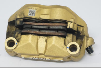 Snett nerifrån på Bromsok från en BMW R 1250 GS -2022 motorcykel.