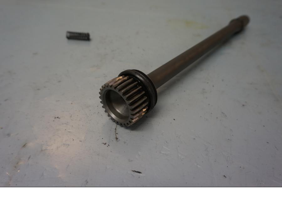 Baksidan på Kardanaxel från en Yamaha V-MAX 1200 -2001 motorcykel.