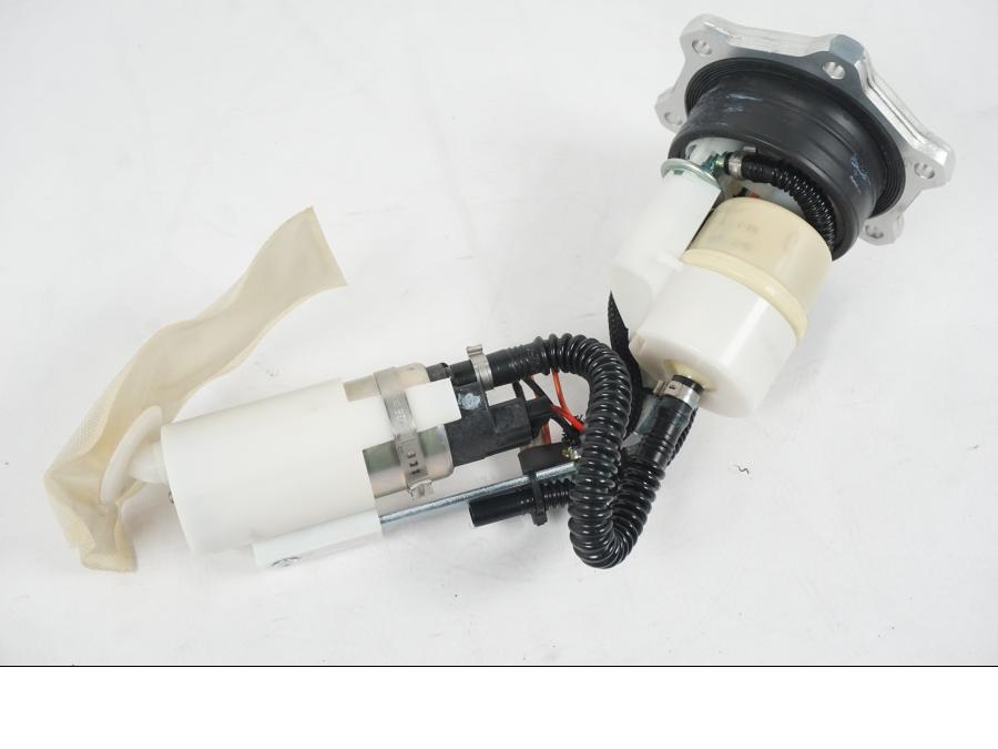 Extrabild2 på Bensinpump insprut från en MV Agusta Dragster -2014 motorcykel.