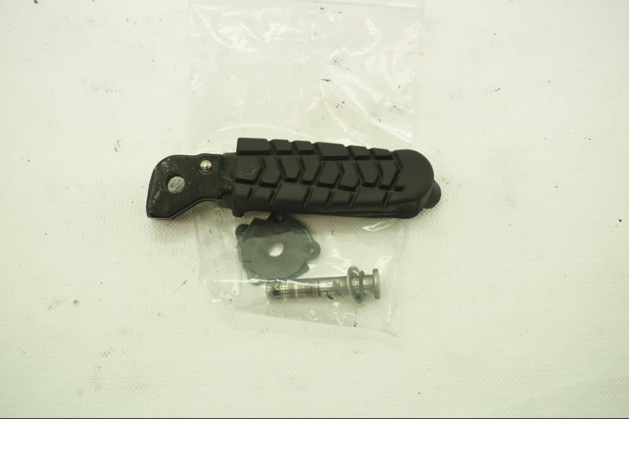 Framsidan på Fotpinne från en KTM RC 390 -2019 motorcykel.