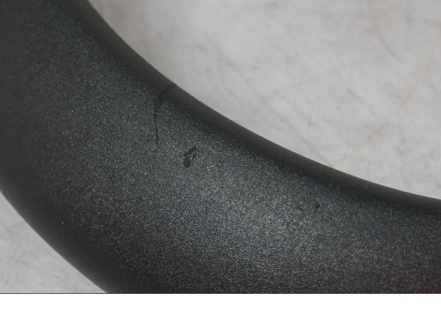 Baksidan på Passagerarhandtag från en Suzuki SV 650 -1999 motorcykel.