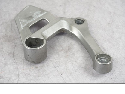 Höger sida på Fotpinnefäste från en Yamaha MT-09 -2016 motorcykel.