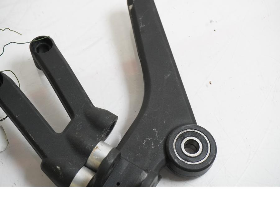 Höger sida på Fotpinnefäste från en KTM RC8 -2013 motorcykel.