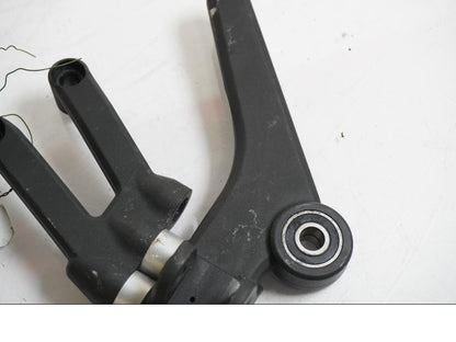 Höger sida på Fotpinnefäste från en KTM RC8 -2013 motorcykel.