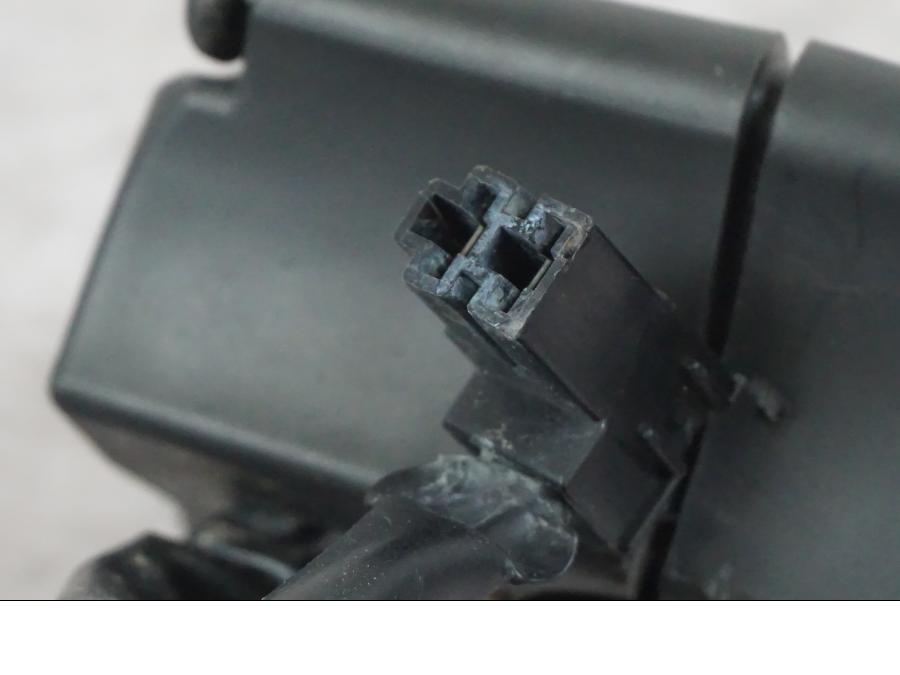 Extrabild2 på Styrelreglage från en Kawasaki ZX-6R -2006 motorcykel.