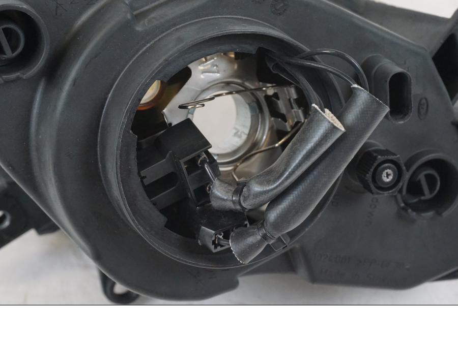 Snett uppifrån på Strålkastare från en BMW S 1000 XR -2014 motorcykel.