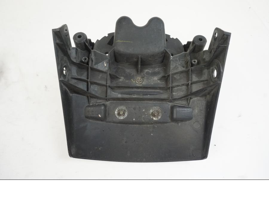 Baksidan på Skylthållare från en Yamaha XVS 1100 -2004 motorcykel.