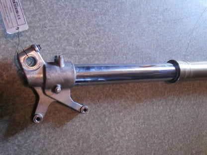 Baksidan på Gaffelben från en Suzuki DRZ 400 -2006 motorcykel.