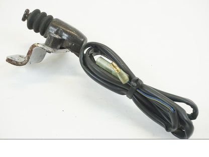 Baksidan på Sidostödsbrytare från en Yamaha FZR 1000 -1991 motorcykel.