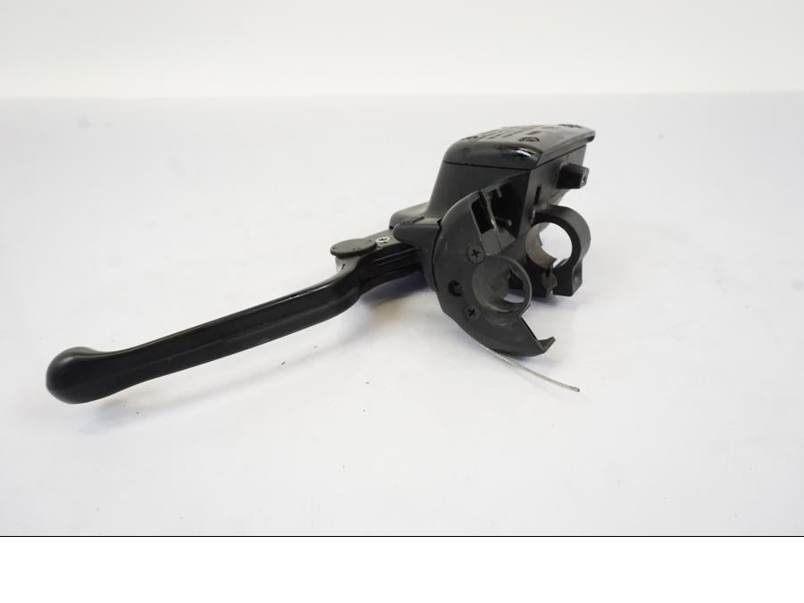 Höger sida på Kopplingshuvudcylinder från en BMW R 1150 RS -2003 motorcykel.