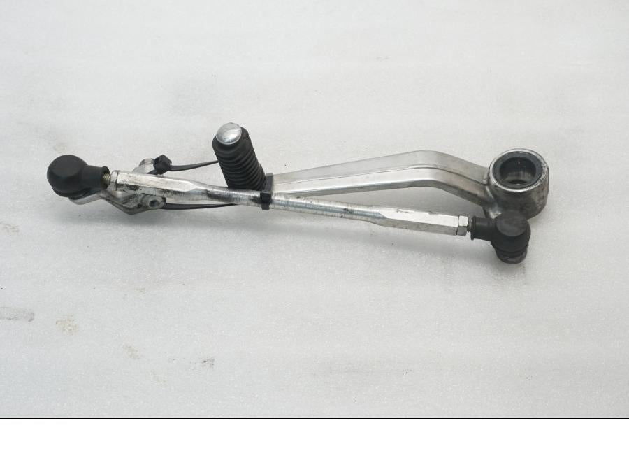 Baksidan på Växelpedal från en Kawasaki ZX-9R -1998 motorcykel.