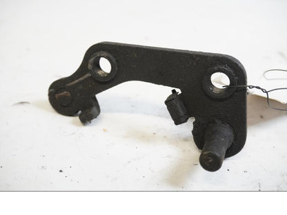 Framsidan på Bromsoksfäste från en Suzuki GSX 750 -1998 motorcykel.