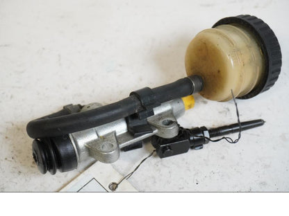 Framsidan på Bromshuvudcylinder från en BMW K 1200 S -2006 motorcykel.