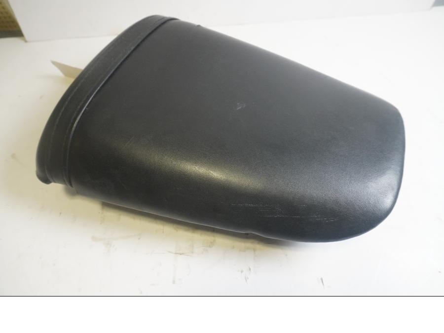 Höger sida på Sadel från en Honda CBR 900 RR -1999 motorcykel.