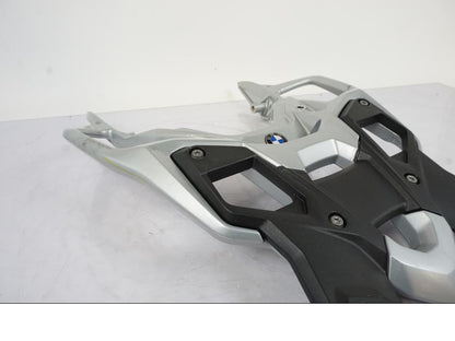 Höger sida på Pakethållare från en BMW S 1000 XR -2019 motorcykel.