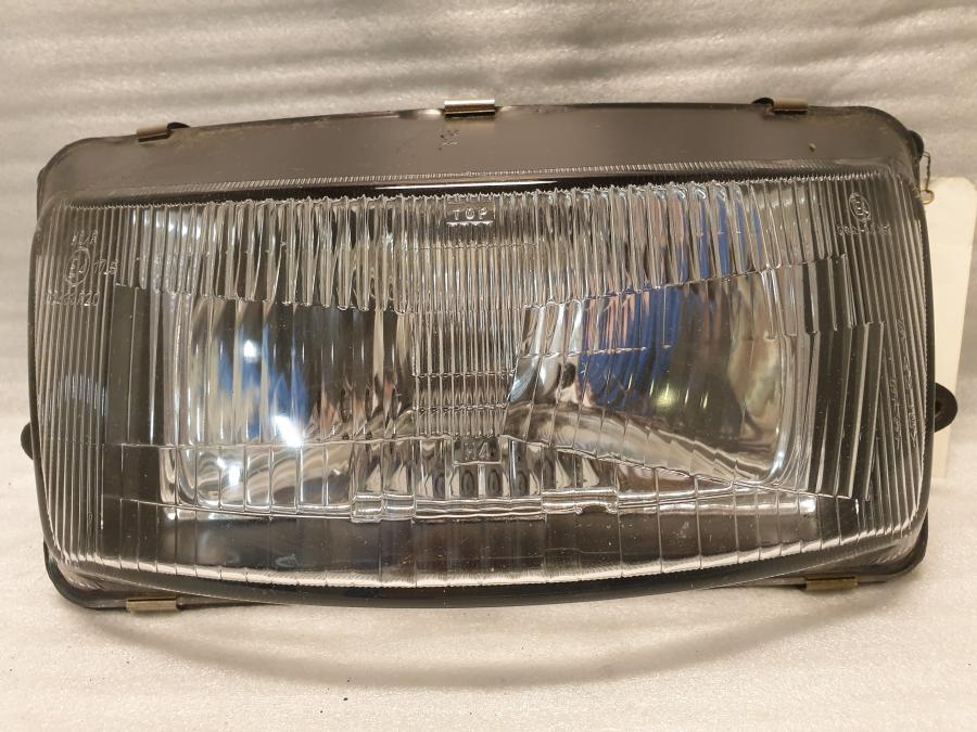 Framsidan på Strålkastare från en Kawasaki ZZR 1100 -1991 motorcykel.