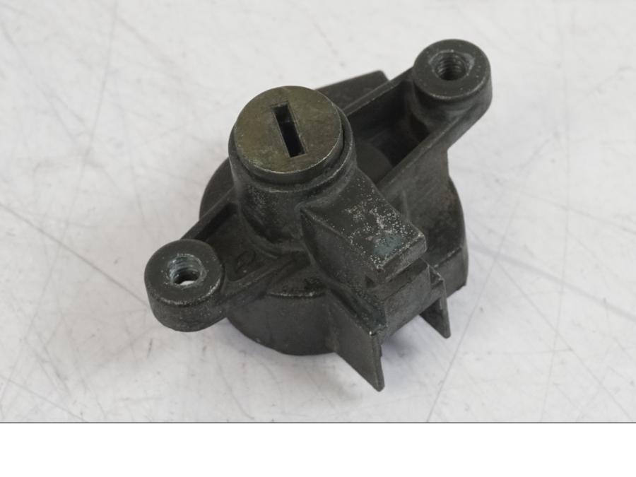 Snett uppifrån på Låssats från en Suzuki VZ 800 -2000 motorcykel.