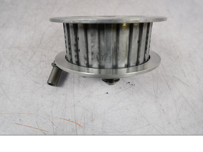 Baksidan på Kopplingskorg från en Honda VFR 800 -2005 motorcykel.