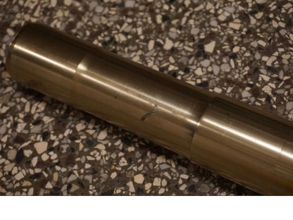 Höger sida på Gaffelben från en Kawasaki Z 1000 -2008 motorcykel.