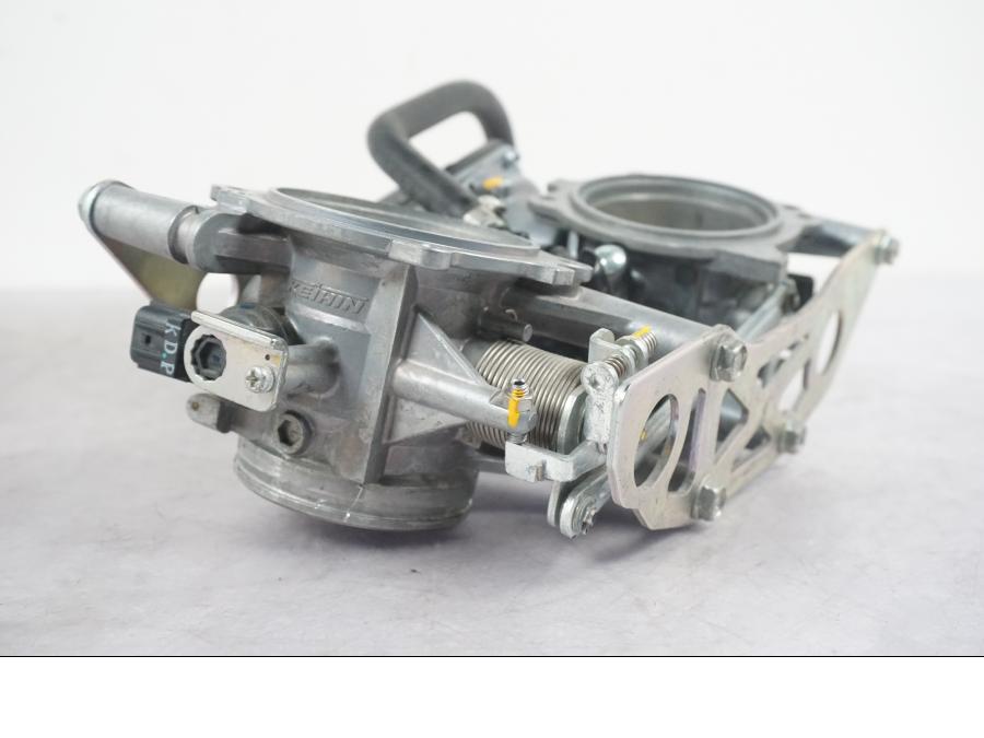 Extrabild1 på Spjällhus från en KTM 1290 Super Duke -2019 motorcykel.