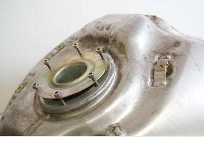 Baksidan på Bensintank från en BMW R 1100 S -1999 motorcykel.