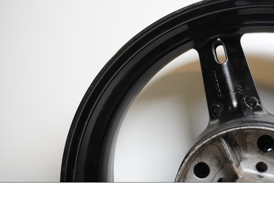 Extrabild6 på Fälg från en Suzuki GSX-R 600 -2004 motorcykel.