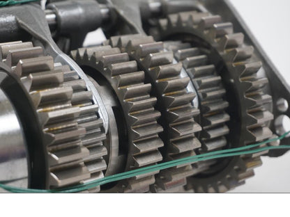 Snett nerifrån på Växellåda från en BMW F 850 GS -2019 motorcykel.