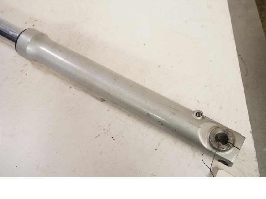 Baksidan på Gaffelben från en Yamaha XV 535 -1988 motorcykel.