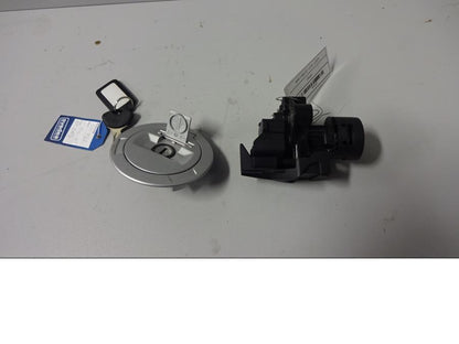 Framsidan på Låssats från en BMW F 800 GT -2015 motorcykel.