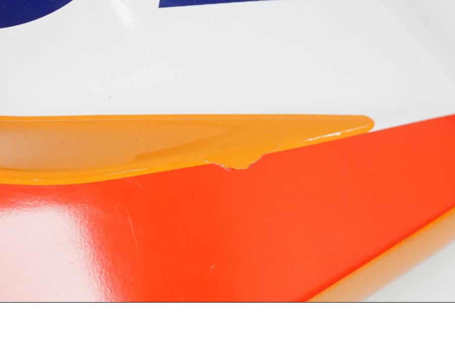 Snett nerifrån på Sidkåpa från en Honda CBR 125 R -2006 motorcykel.