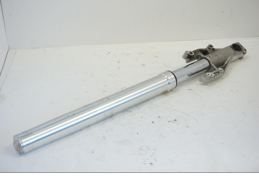 Baksidan på Gaffelben från en Kawasaki VN 1500 Mean Streak -2002 motorcykel.