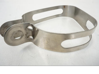 Höger sida på <p>Ljuddämparfäste 2017. YOSHIMURA. </p>

<p>Lite ytrost se bild.</p>

<p>Bredd:105mm.</p>

<p>Höjd: 125mm.</p> motorcykel.