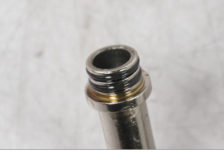 Höger sida på Oljekylrör från en Ducati Multistrada V4 -2024 motorcykel.