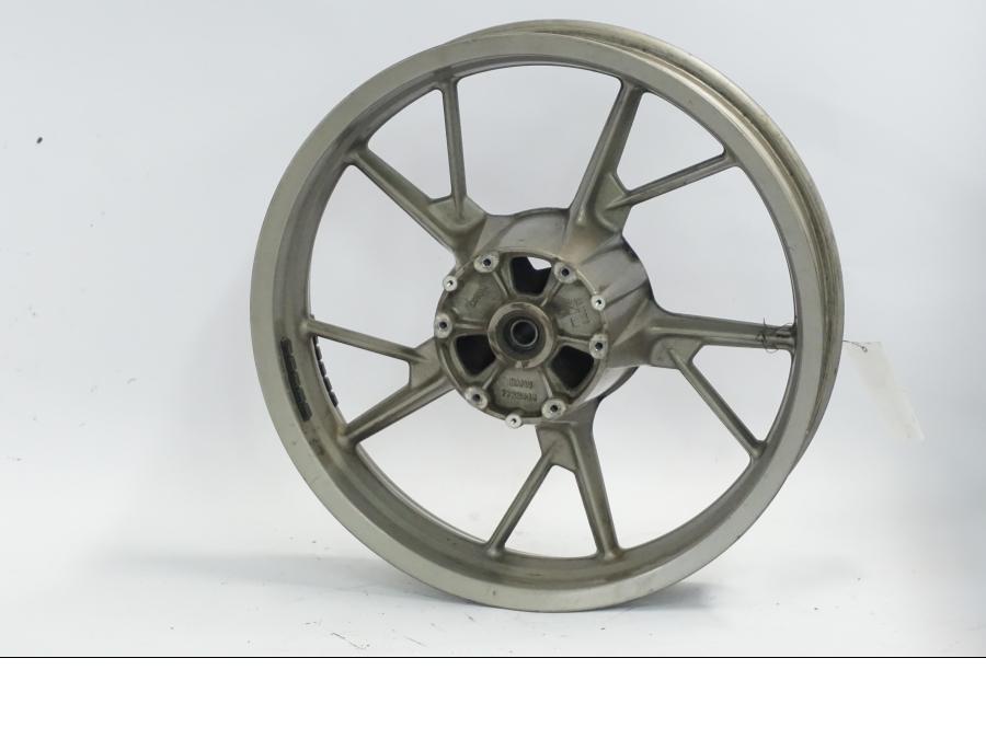 Framsidan på Fälg från en BMW G 650 GS -2011 motorcykel.