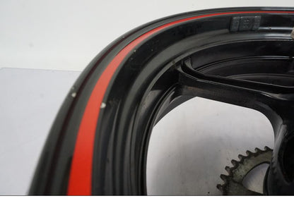 Höger sida på Fälg från en Kawasaki ER-6N -2012 motorcykel.