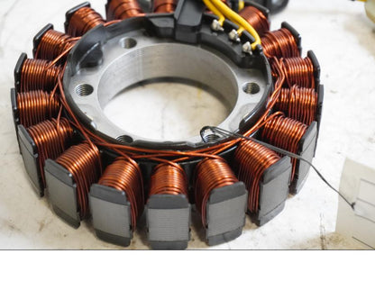 Baksidan på Generator från en Honda VT 600 C -1999 motorcykel.