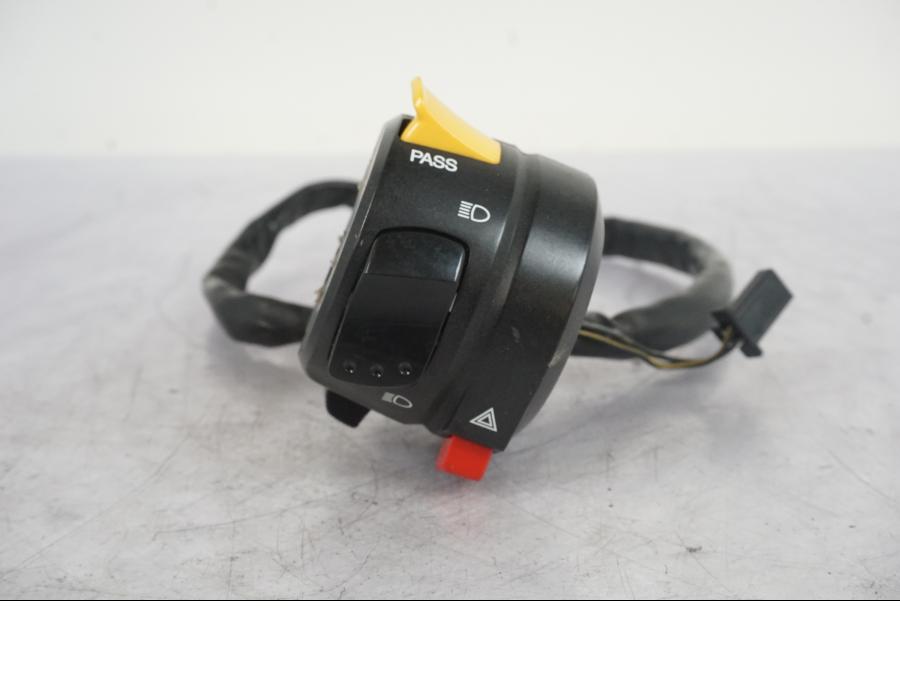 Framsidan på Styrelreglage från en Suzuki GSX-R 1000 -2005 motorcykel.