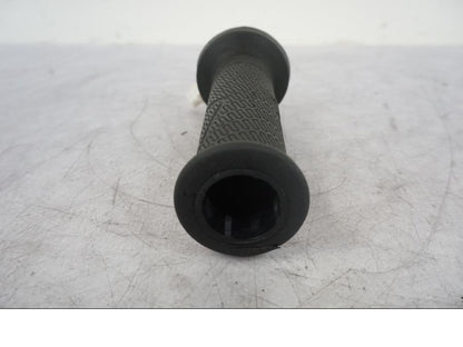 Snett uppifrån på Värmehandtag från en KTM 1290 Super Duke R -2021 motorcykel.