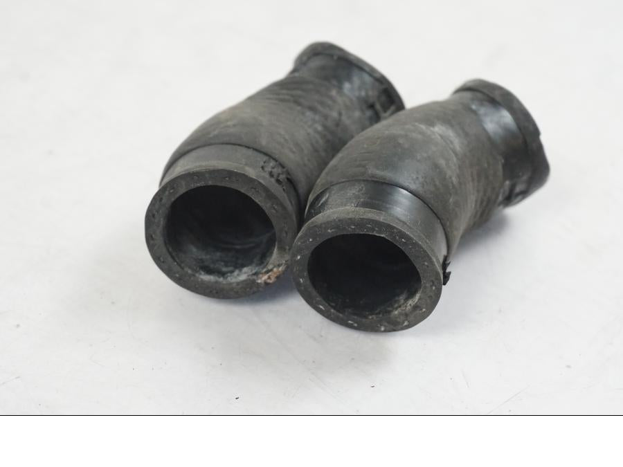 Höger sida på Vattenkyl Slang Set från en Suzuki SV 650 S -2005 motorcykel.