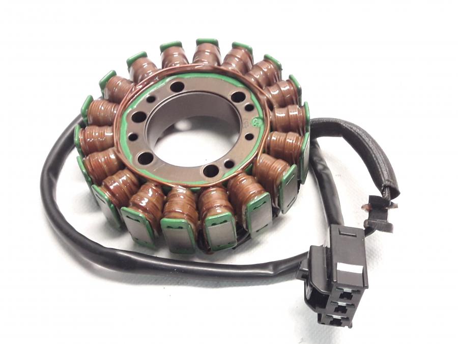 Framsidan på Generator från en Kawasaki Z 800 -2015 motorcykel.